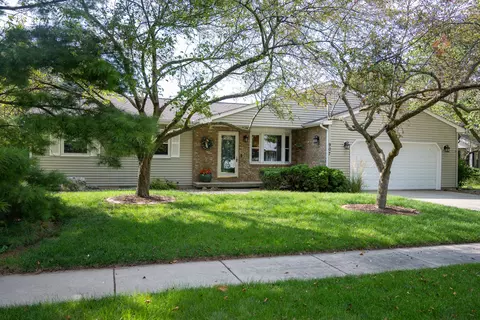 907 Meadow View Ct, Savoy, IL 61874