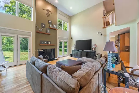 Living - 1700 Heron Way, Hoffman Estates, IL 60192 photo 4 of 5