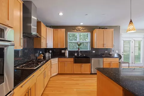 Kitchen - 1700 Heron Way, Hoffman Estates, IL 60192 photo 3 of 4