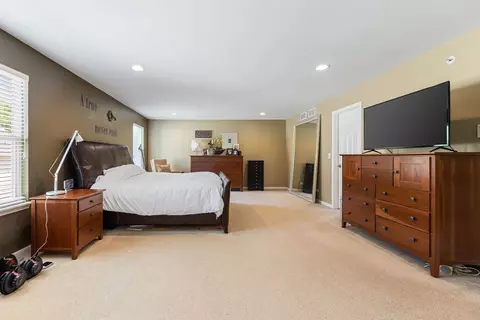 Bedroom - 1700 Heron Way, Hoffman Estates, IL 60192 photo 2 of 6