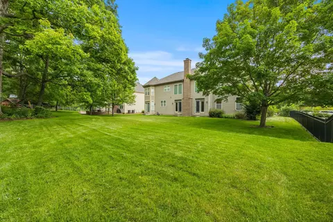 Exterior - 1700 Heron Way, Hoffman Estates, IL 60192 photo 4 of 8