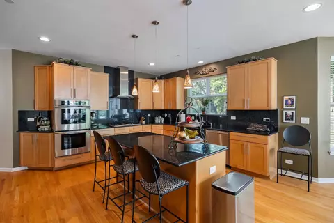 Kitchen - 1700 Heron Way, Hoffman Estates, IL 60192 photo 2 of 4