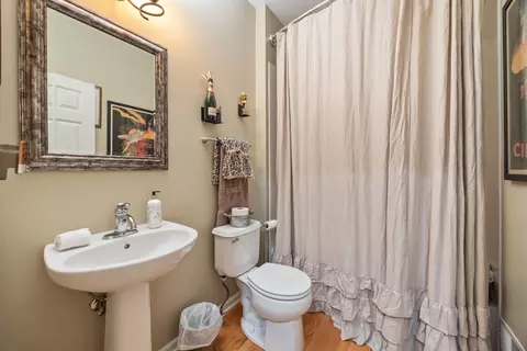 Bath - 1700 Heron Way, Hoffman Estates, IL 60192 photo 1 of 6