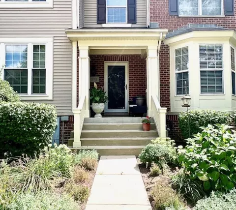 Exterior - 313 Bradbury Ln, Bartlett, IL 60103 photo 2 of 4