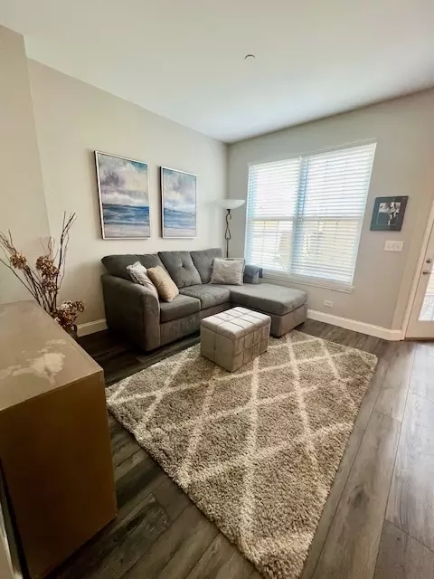Living - 313 Bradbury Ln, Bartlett, IL 60103 photo 3 of 3