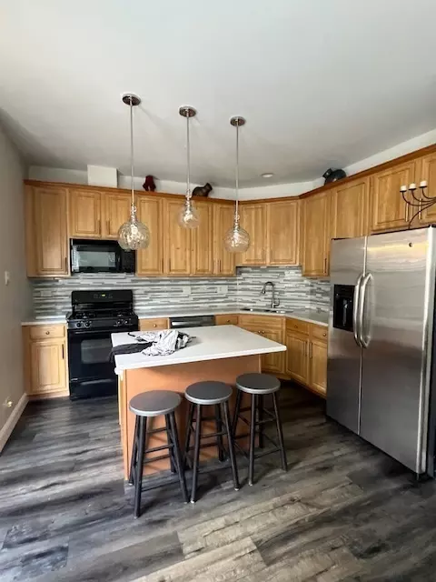 Kitchen - 313 Bradbury Ln, Bartlett, IL 60103 photo 2 of 3
