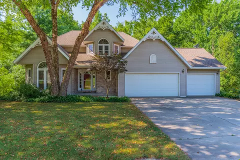2706 Scogin Creek Rd, Bloomington, IL 61705