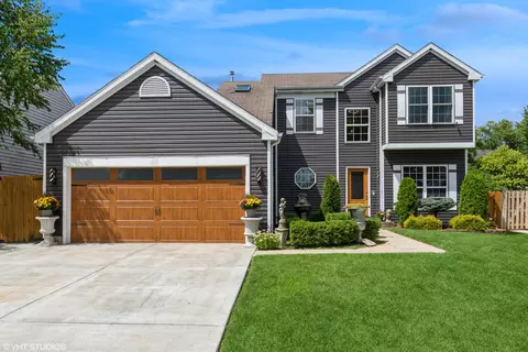 637 David St, Lake In The Hills, IL 60156