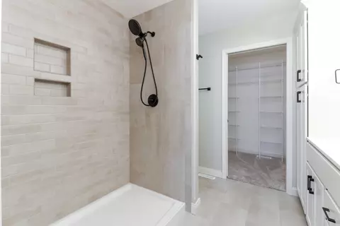 Bath - 3634 Napa Ln, Normal, IL 61761 photo 2 of 4