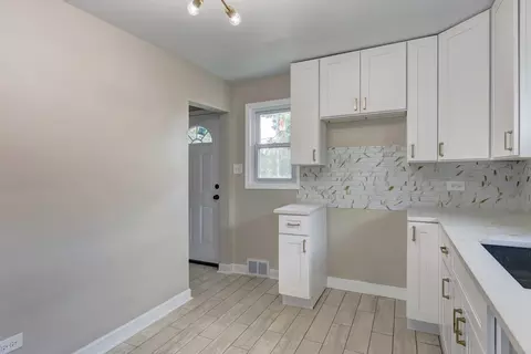 Kitchen - 2537 S 15th Ave, Broadview, IL 60155 photo 3 of 8