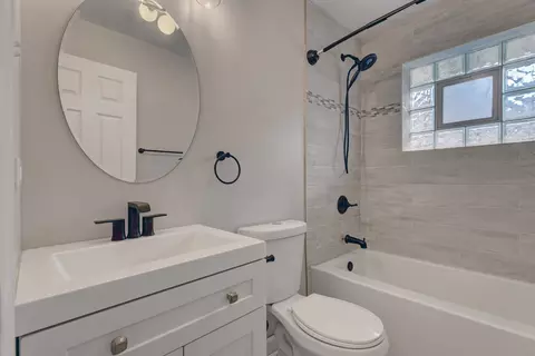 Bath - 2537 S 15th Ave, Broadview, IL 60155 photo 1 of 1