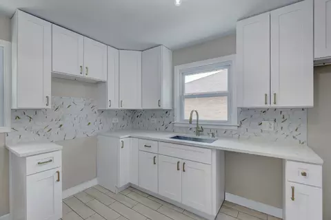 Kitchen - 2537 S 15th Ave, Broadview, IL 60155 photo 5 of 8