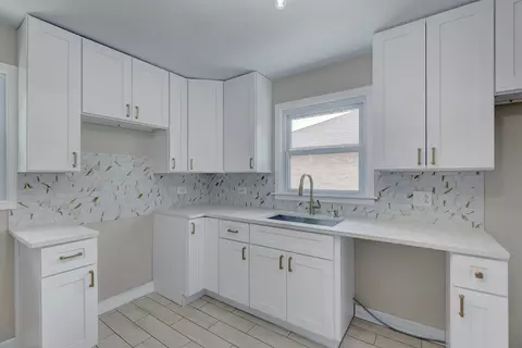 Kitchen - 2537 S 15th Ave, Broadview, IL 60155 photo 7 of 8