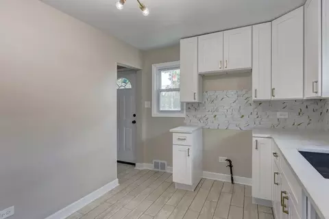 Kitchen - 2537 S 15th Ave, Broadview, IL 60155 photo 6 of 8