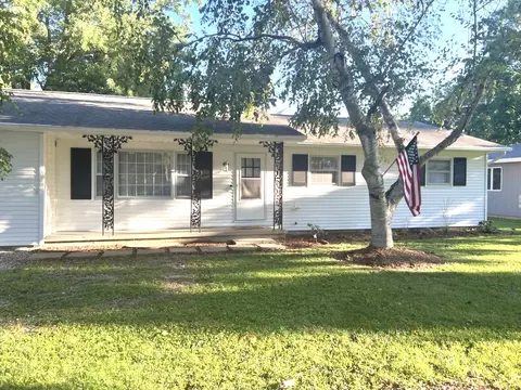 7 Hancock Dr, Villa Grove, IL 61956