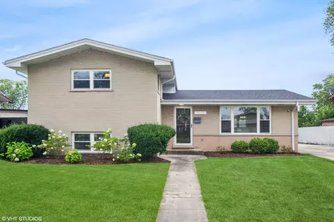 7905 Lake St, Morton Grove, IL 60053