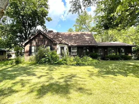 1222 Lanewood Dr, Rockford, IL 61108