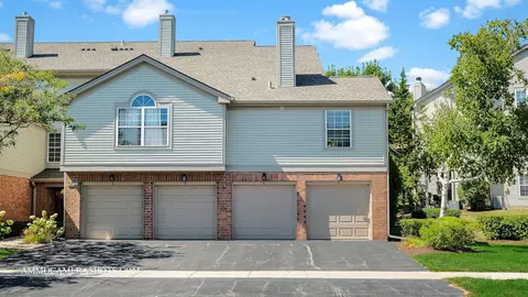 80 Kristin Cir #3, Schaumburg, IL 60195