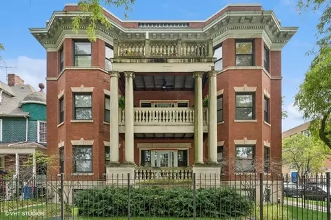 1102 E 46th St #201, Chicago, IL 60653