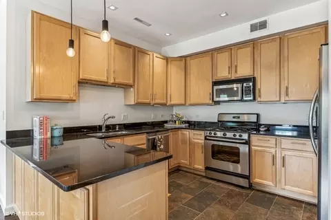 Kitchen - 1102 E 46th St #201, Chicago, IL 60653 photo 1 of 1