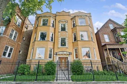 2439 N Sawyer Ave #1S, Chicago, IL 60647