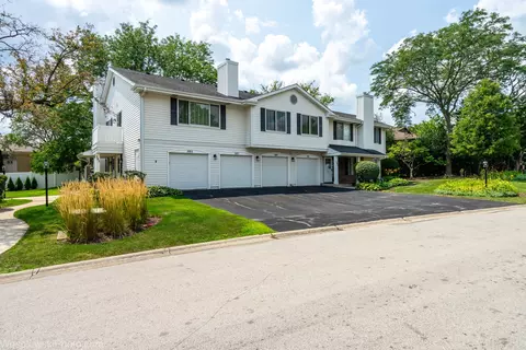 585 Willowcreek Ct, Clarendon Hills, IL 60514