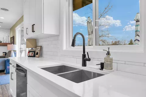 Kitchen - 106 Oneida Ln, Loda, IL 60948 photo 3 of 5