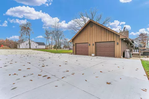 Exterior - 106 Oneida Ln, Loda, IL 60948 photo 3 of 17