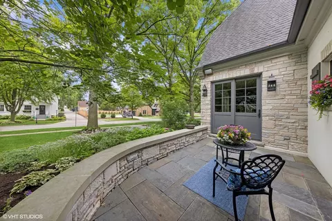 421 W Jefferson Ave, Wheaton, IL 60187 photo 4