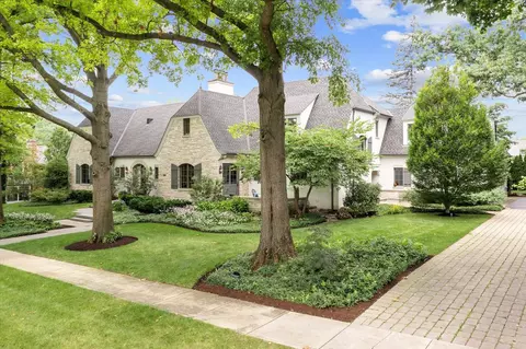 421 W Jefferson Ave, Wheaton, IL 60187 photo 2