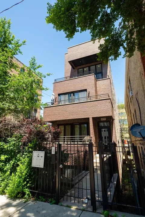1370 W Crystal St #3C, Chicago, IL 60642