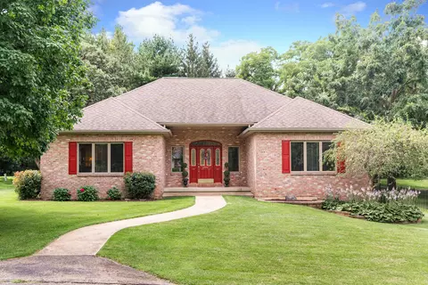 1307 Trail Dr, Dixon, IL 61021