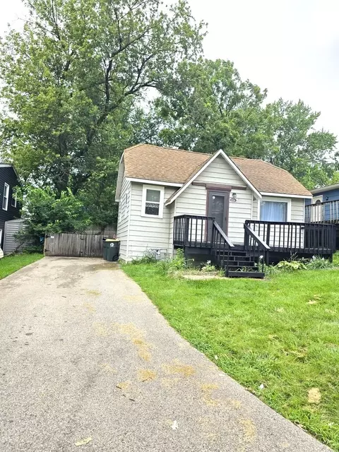 1324 Round Lake Dr, Round Lake Beach, IL 60073