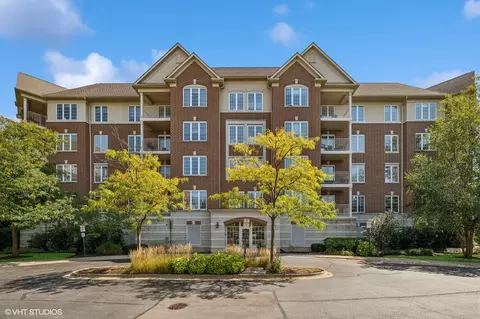 610 Robert York Ave #102, Deerfield, IL 60015
