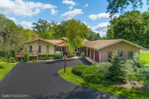500 Marian Ct, Tower Lakes, IL 60010