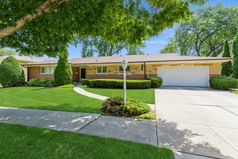 819 N Merrill St, Park Ridge, IL 60068