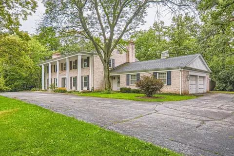 680 Rockefeller Rd, Lake Forest, IL 60045