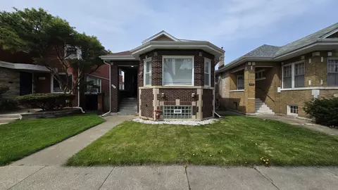 8212 S Clyde Ave, Chicago, IL 60617