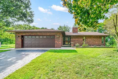 631 N 3859th Rd, Mendota, IL 61342
