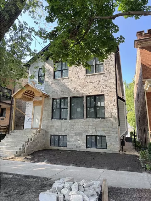 1938 W Eddy St, Chicago, IL 60657