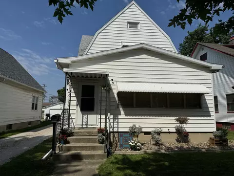 317 N Madison St, Clinton, IL 61727