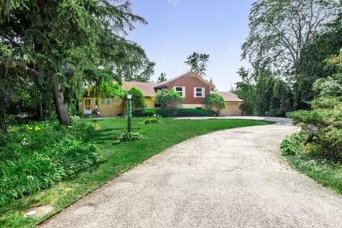 484 Clavey Ln, Highland Park, IL 60035