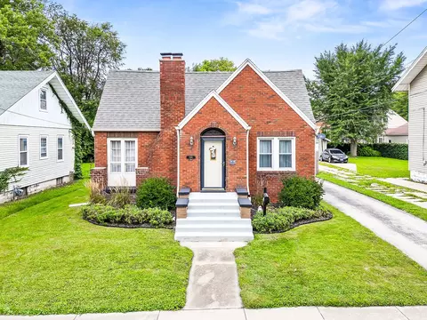 1506 E Oakland Ave, Bloomington, IL 61701
