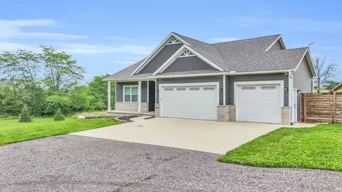 13084 Taft Rd, Clinton, IL 61727