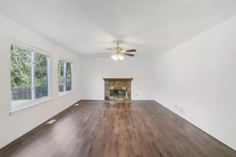 28768 Pilgrims Pass, Lakemoor, IL 60051 photo 3