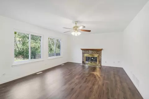 28768 Pilgrims Pass, Lakemoor, IL 60051 photo 4