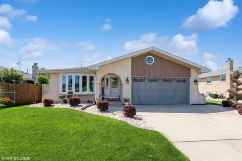 6555 W 91st Pl, Oak Lawn, IL 60453