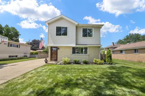808 N Geneva Ave, Elmhurst, IL 60126