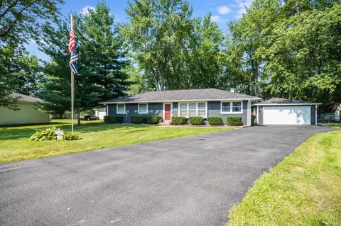 138 N Countryside Ct, Braidwood, IL 60408