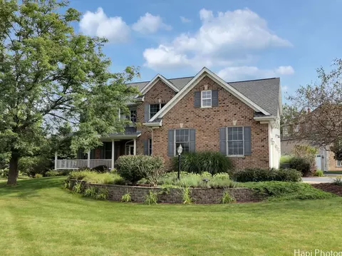 302 Calloway Ct, Poplar Grove, IL 61065